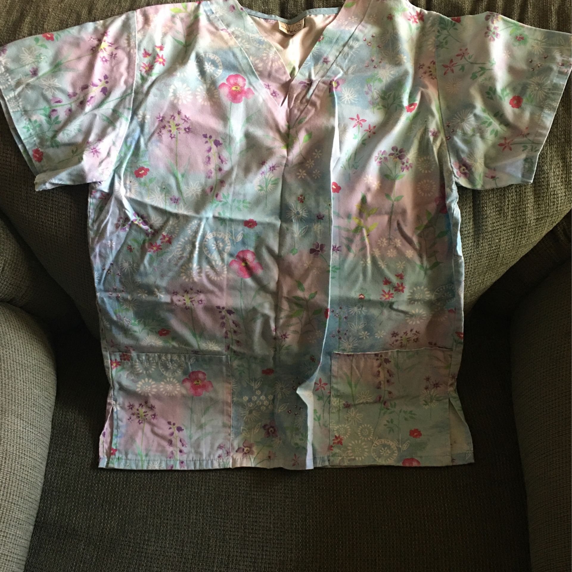 Scrub Top Floral