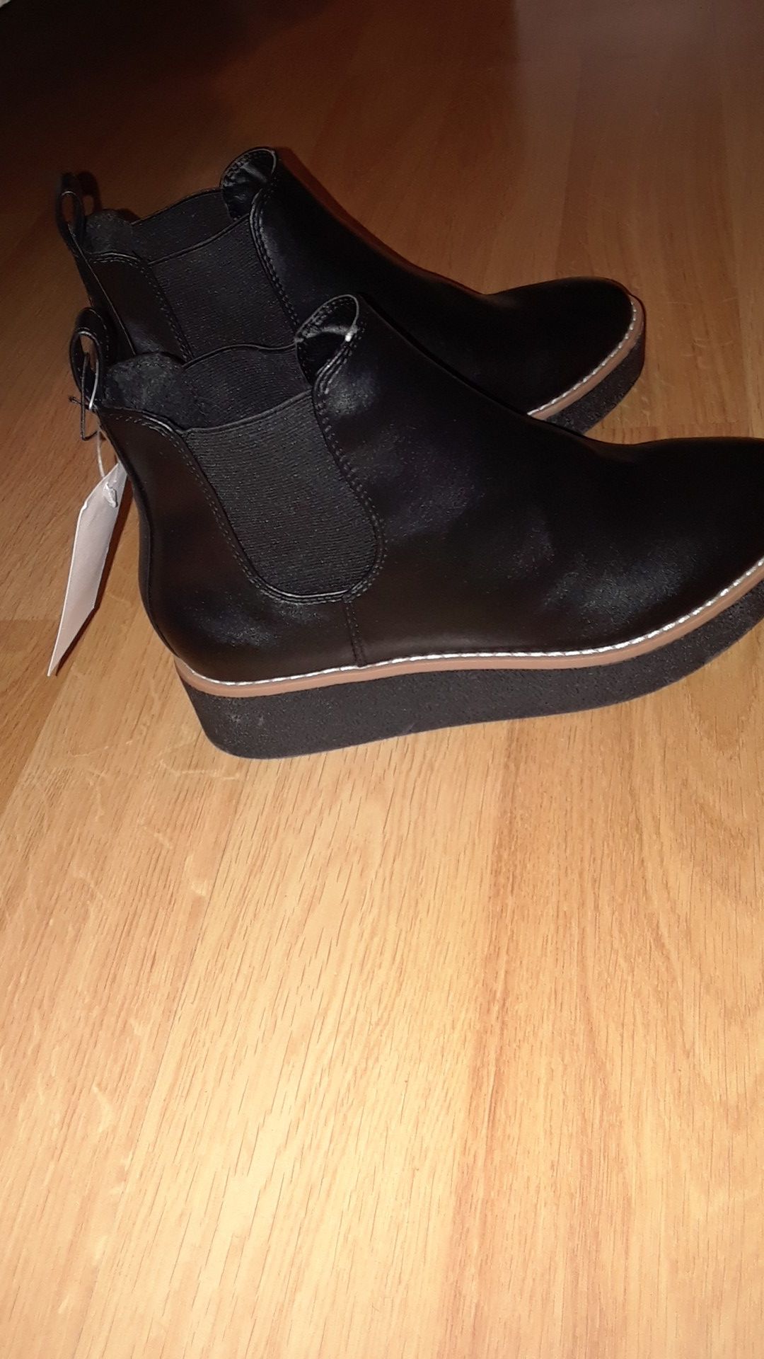 New womens shoes size 7 $25 offerup need them gone