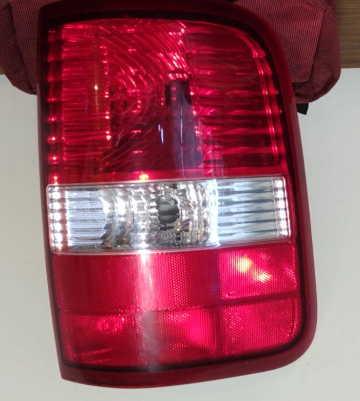 OEM 2004-2008 FORD F150 RIGHT REAR TAILLIGHT 5L34-13B504-C