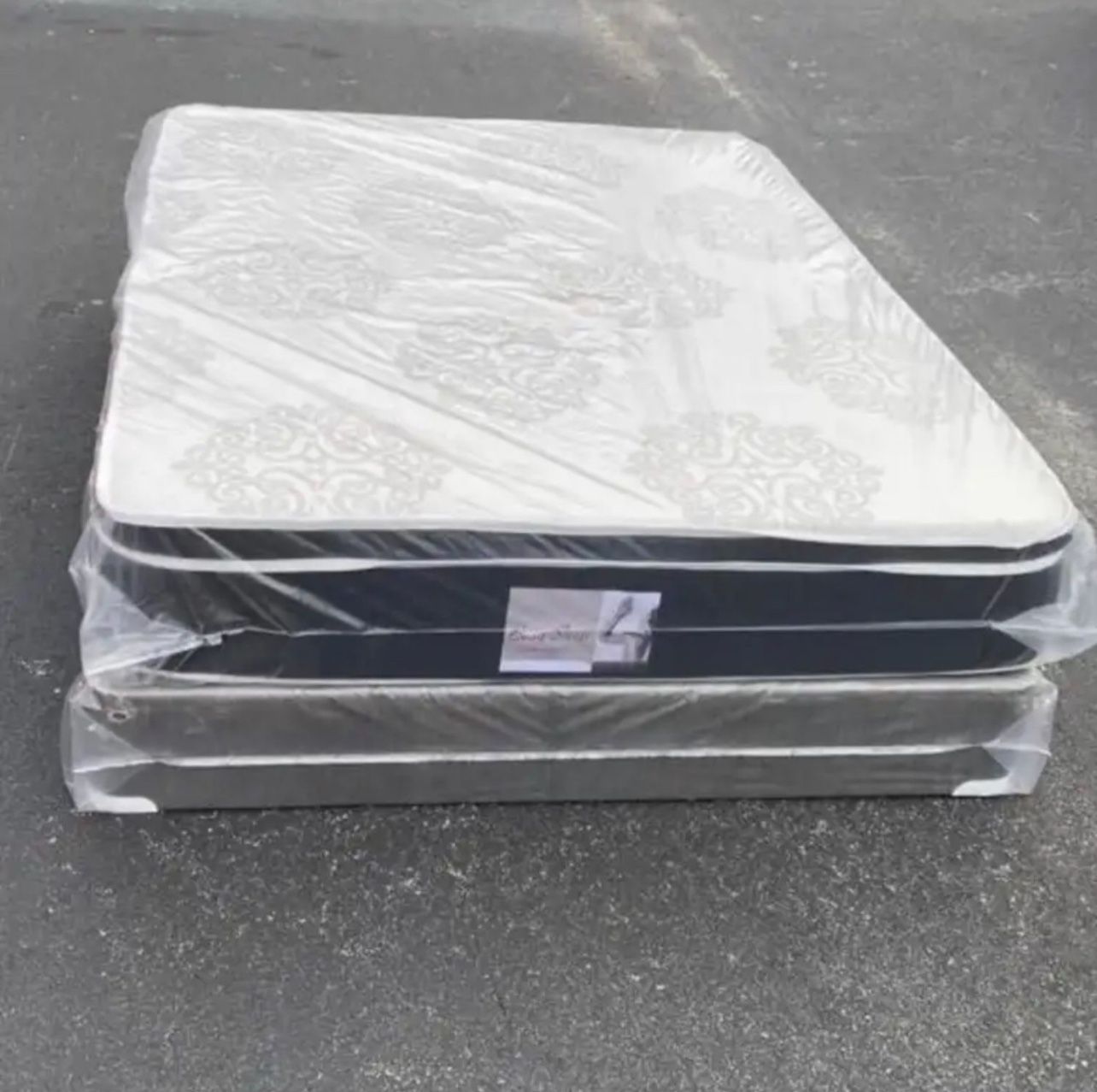 NEW Mattress Queen Size Pillowtop With Box Spring // Offer 🚚