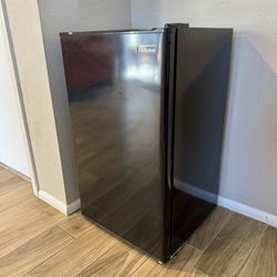 Magic Chef Mini Fridge