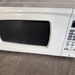 Compact White Rival Microwave - 700W Working 