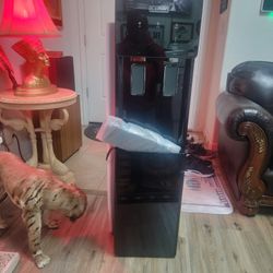 BRAND NEW ICEMAN WATER DISPENSER WITH ICE MAKER 
