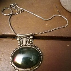 Beautiful Handcrafted Stone Pendant Win Silver