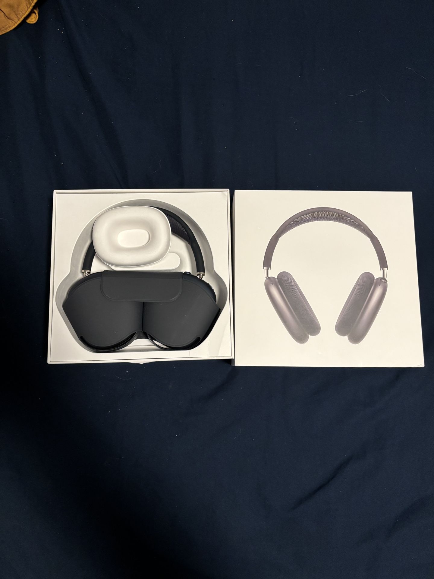 AirPod Maxes (Midnight Black)