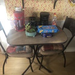 Kitchen Table & Chairs 