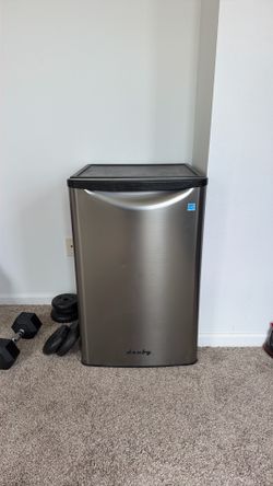 Mini refrigerator
