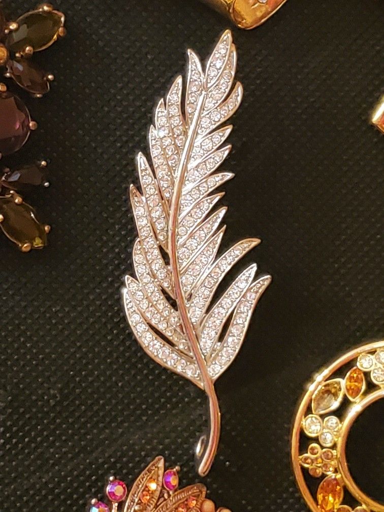 Ladies Rhinestoned Jewelry Pin (Brooch)