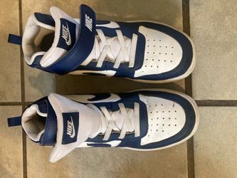 Nikes(kids 2.5 youth) Boys