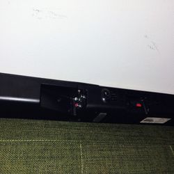 The Philips Bluetooth soundbar works well and the sound is perfect; it doesn't come with a remote control.