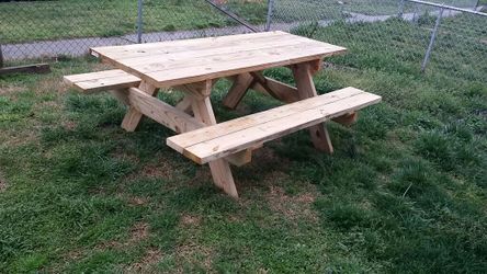 Picnic table