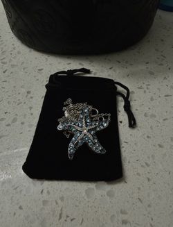 Rhinestone Starfish Necklace 