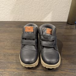 Carter’s toddler boots size 8