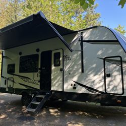 East West Alta 2400KTH Toy Hauler