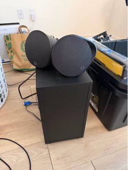 Logitech G560 LIGHTSYNC gaming speakers pair