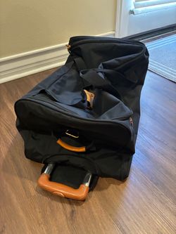 Rolling duffle bag