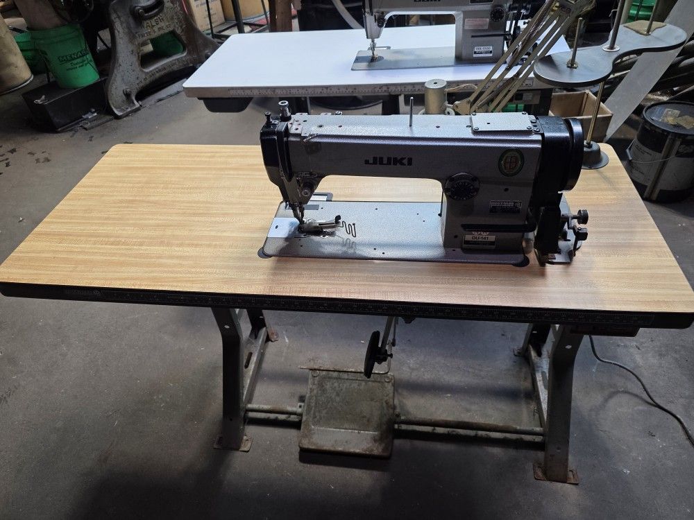 "JUKI DU-141 Industrial Sewing Machine - Excellent Condition, Low Usage!"
