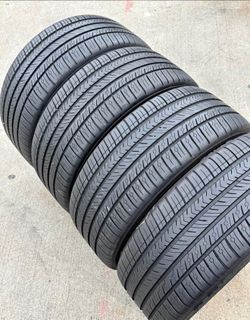 255/45/19 Michelin Vendo un set de llantas  con 80% Vida en excelente condiciones de Vida las 4 🫡🤑
 Selling a set of 4 tires with 80% tread life rem