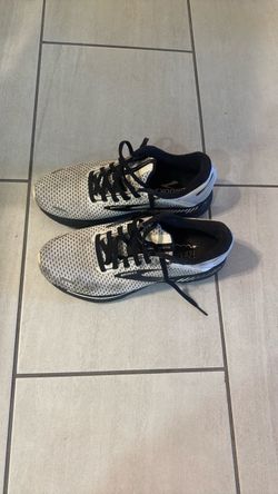 Men’s brooks size 8