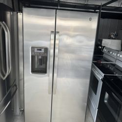 Ge Refrigerator Good Condition Everything Works Fine 