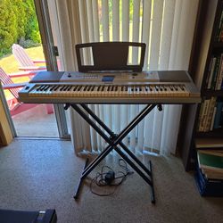 Yamaha DGX-220