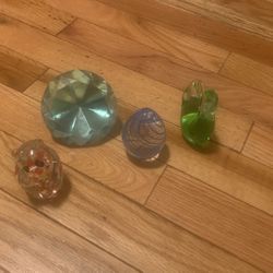 Tonight only sale: 4 glass figurines