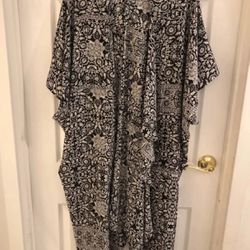 Leith Oversized Kimono size S from Nordstrom  In and white print
