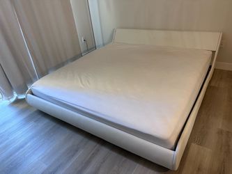 King Mattress and FREE bed frame - Beautyrest - 11.25" H- Firm