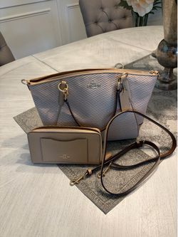 Coach Purse with Matching Zip-around Wallet. Tan/Ivory
