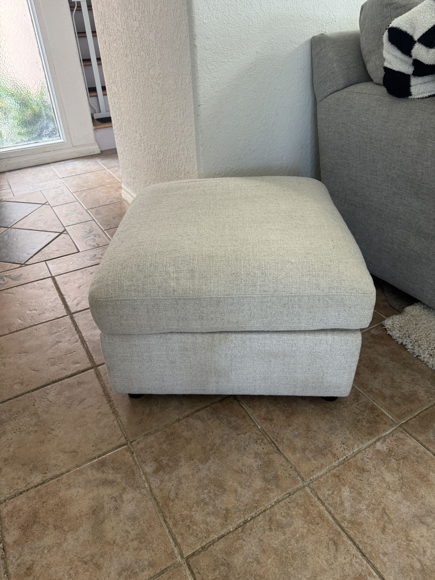 Storage ottoman