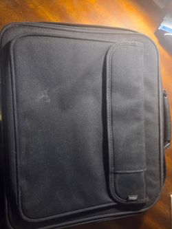 Laptop carrying case
