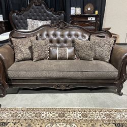 Sofa & Loveseat- Traditional Style Livingroom