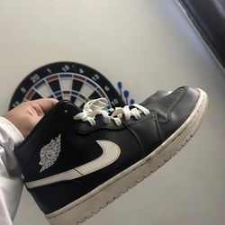 Air Jordan 1 Mid Black And White