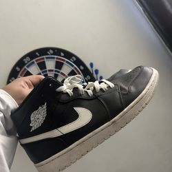 Air Jordan 1 Mid Black And White 