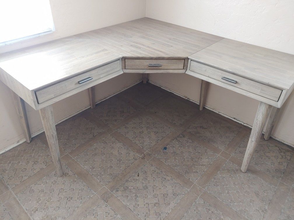 Living Spaces Allen Corner Desk 63"