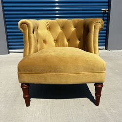 Brand New. Velvet Tufted Accent chair. $299 Only 1 available