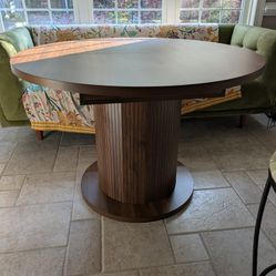 Dining Table With Expandable Leaf