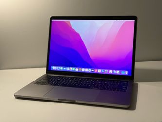 MacBook Pro 13” 2017 i7 16GB RAM 256GB SSD – Box + Charger