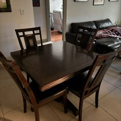 Dinning Table With 4 Chairs