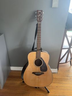 Yamaha Guitar FG 700s plus Bag, Stand, And Shoulder Strap