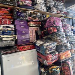 Cobijas Calientitas De 3 Piezas Y Cobertores . Y Sábanas Todo Especial Para Este Tiempo De Frío 