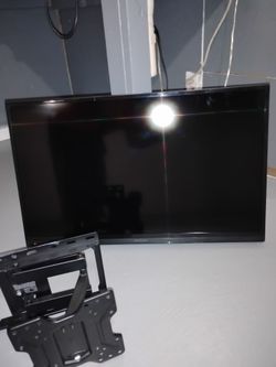 32 in T.V  Plus Wall Mount