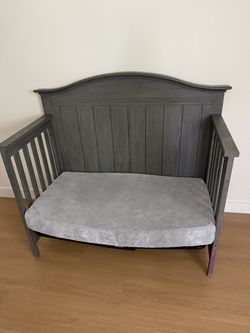 Crib buy buy baby / newton mattress