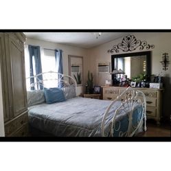 Gorgeous Vintage Bed frame 