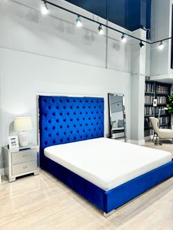 Blue bed frame / cama azul de velvet