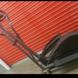 Elliptical Exercise Machine /Máquina De Ejercicio
