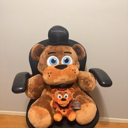 Five Nights at Freddy's 20" Giant Classic and 8" Freddy Bear Plush 2025