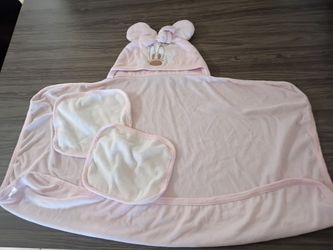 ****MINNIE MOUSE TOWEL WITH 2 WASH CLOTHS****