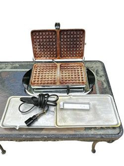 Vintage Universal Sandwich Grill Waffle EA 3702