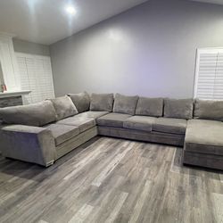 Large sectional Like New need gone ASAP